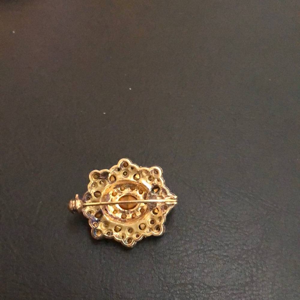Brooches. - Picture 2 of 3